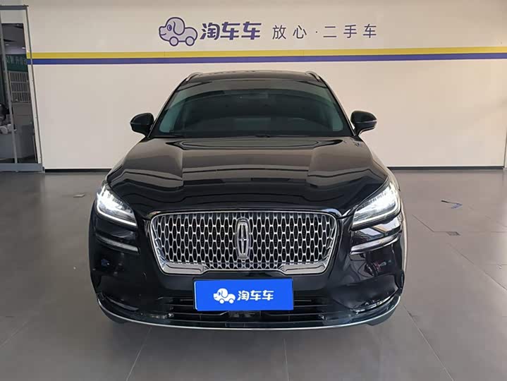 Фото 2 - Lincoln Corsair