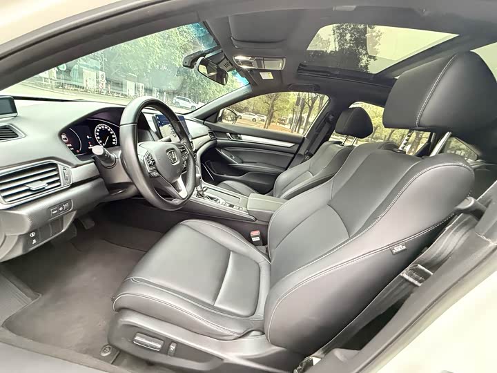 Фото 4 - Honda Inspire