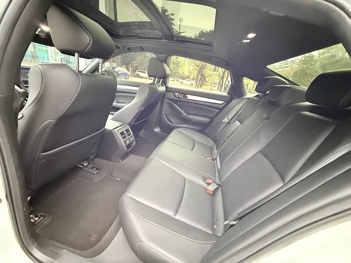 Фото 5 - Honda Inspire