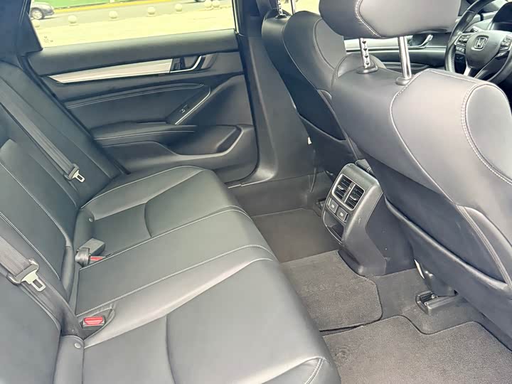 Фото 8 - Honda Inspire