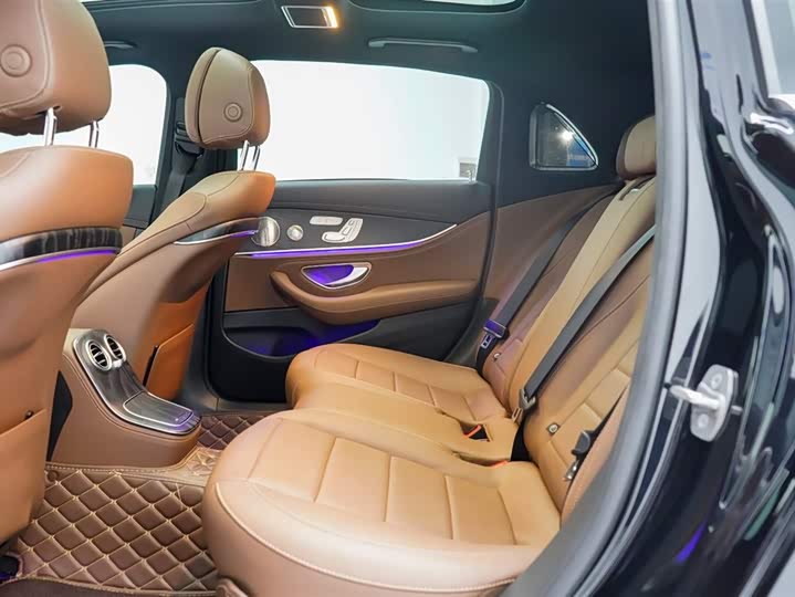 Фото 6 - Mercedes-Benz E-Class