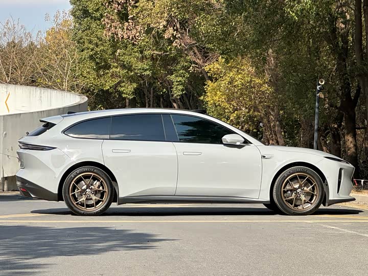 Фото 2 - Nio ET5T