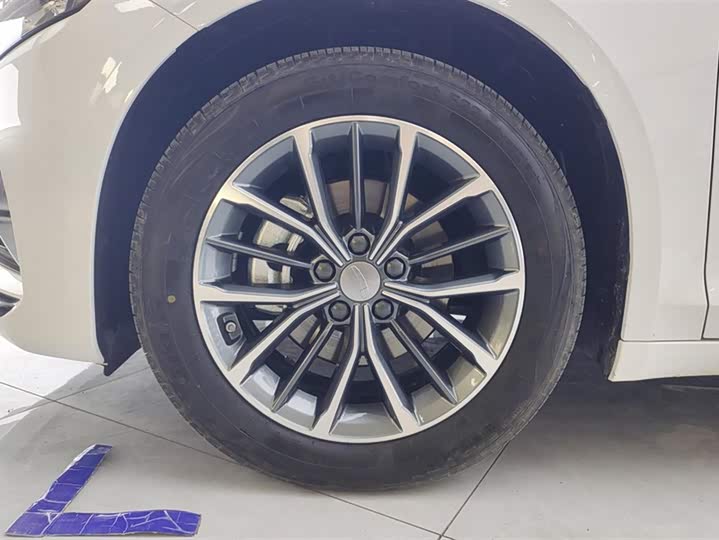 Photo 6 - Geely Preface