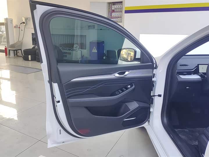 Photo 7 - Geely Preface