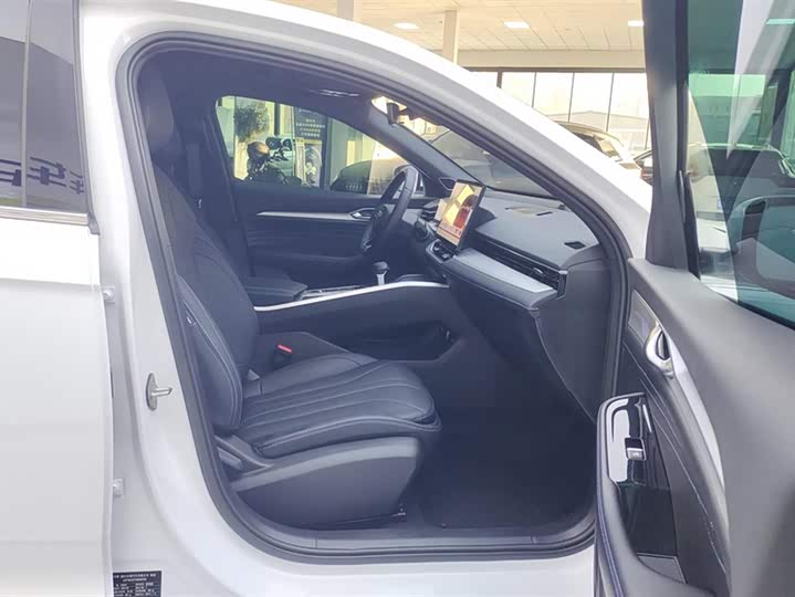 Photo 8 - Geely Preface