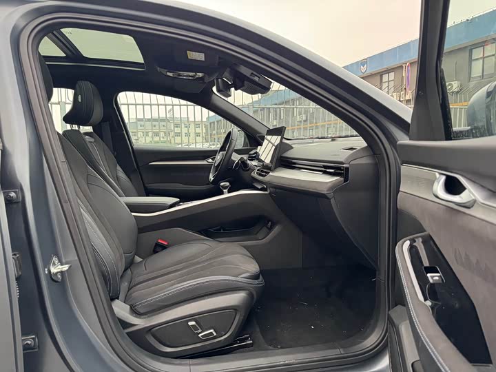 Фото 8 - Geely Preface