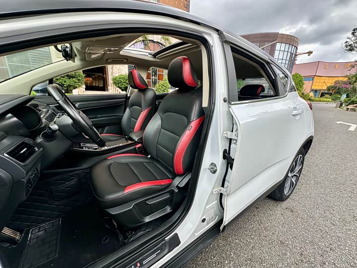 Фото 7 - Geely Emgrand GS