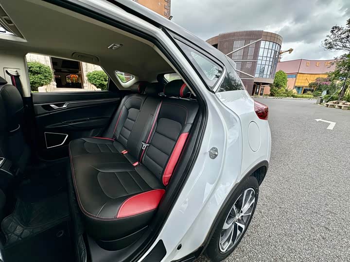 Фото 9 - Geely Emgrand GS