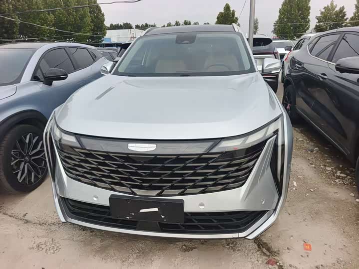 Фото 2 - Geely Atlas L