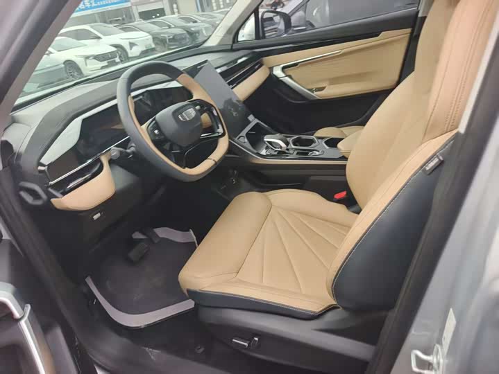 Фото 6 - Geely Atlas L