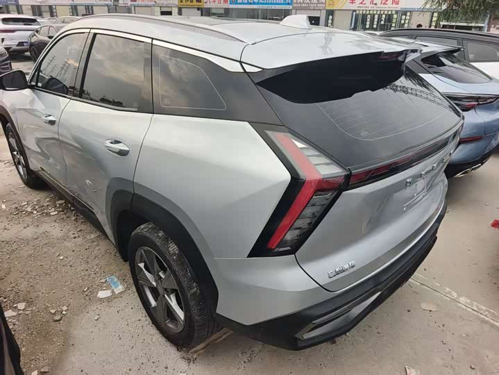 Фото 8 - Geely Atlas L