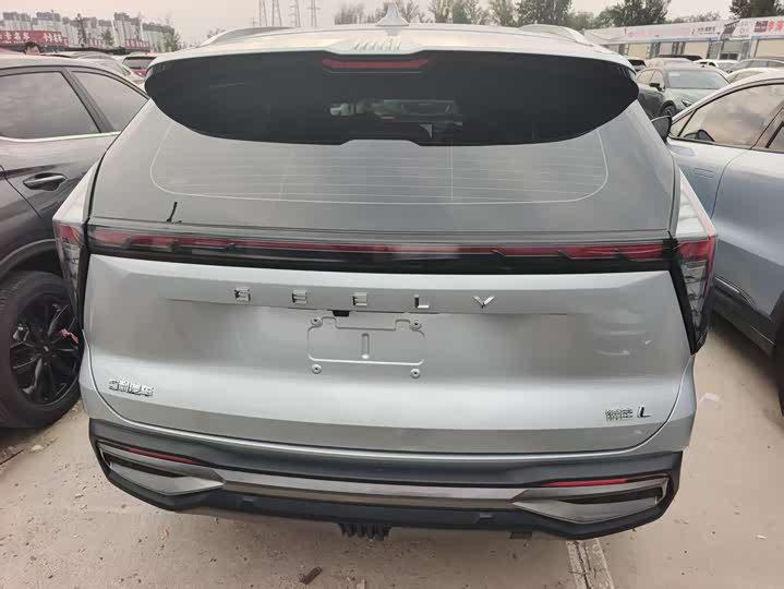 Фото 9 - Geely Atlas L