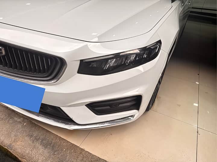 Фото 2 - Geely Preface