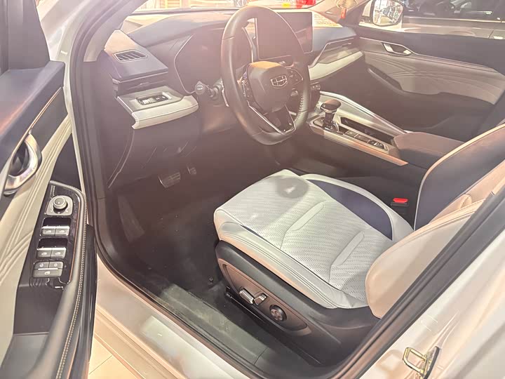 Фото 4 - Geely Preface