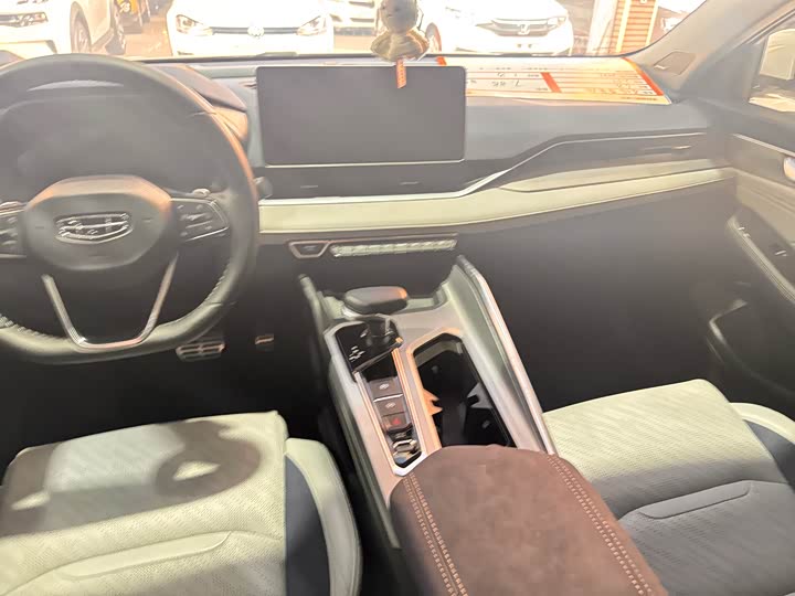 Фото 6 - Geely Preface