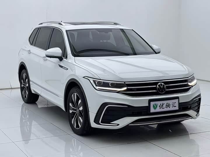 Фото 2 - Volkswagen Tiguan L Pro