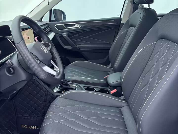 Фото 8 - Volkswagen Tiguan L Pro