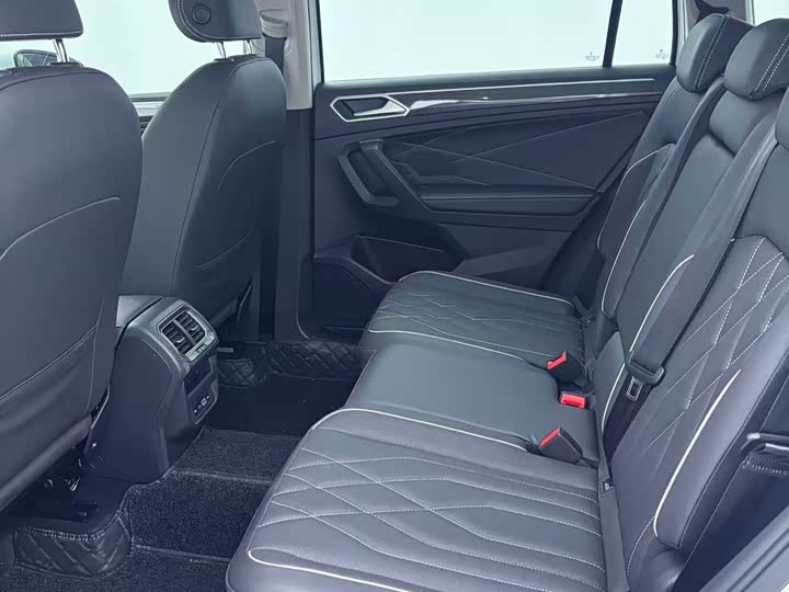 Фото 9 - Volkswagen Tiguan L Pro