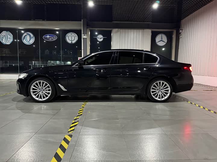 Фото 2 - BMW 5 Series