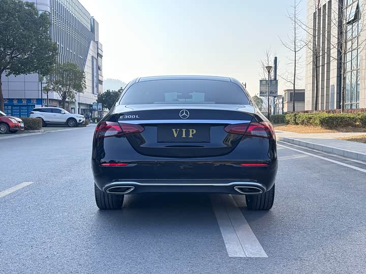 Фото 3 - Mercedes-Benz E-Class