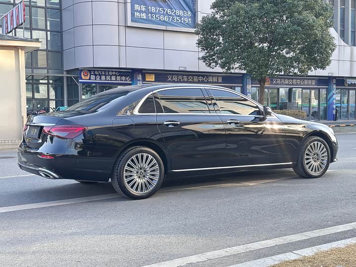 Фото 4 - Mercedes-Benz E-Class