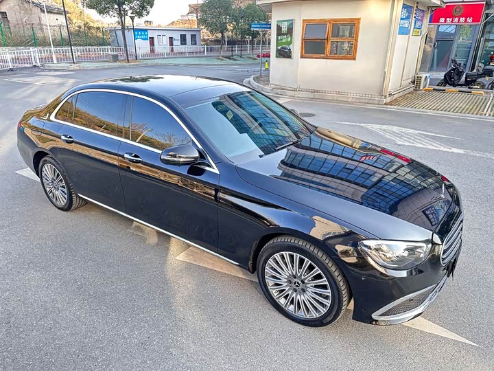 Фото 5 - Mercedes-Benz E-Class