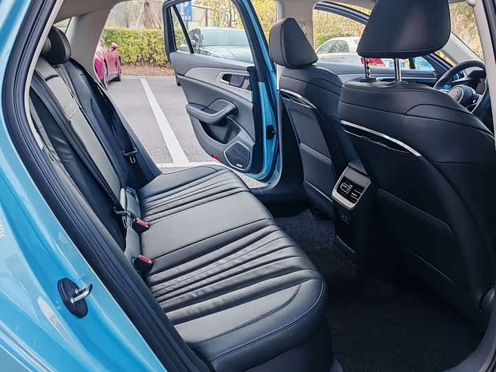 Фото 7 - Hongqi H5