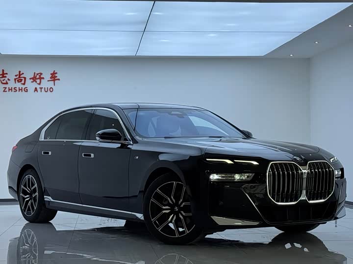 Фото 3 - BMW 7 Series