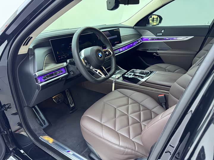 Фото 4 - BMW 7 Series