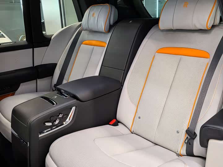 Фото 6 - Rolls-Royce Cullinan