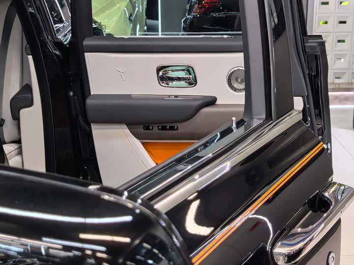 Фото 7 - Rolls-Royce Cullinan