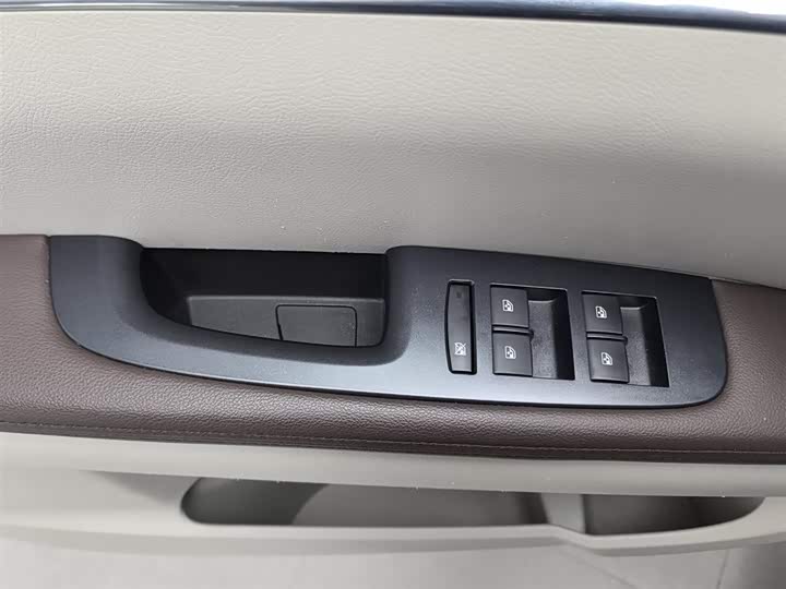 Фото 9 - Buick GL8 ES