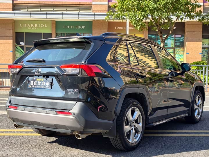 Фото 4 - Toyota RAV4