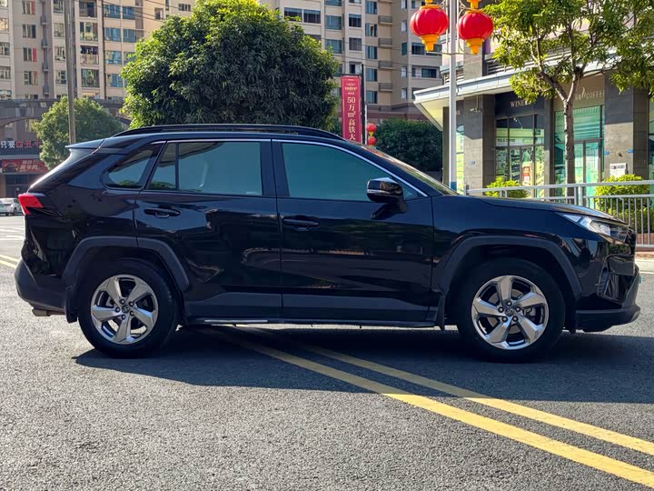 Фото 7 - Toyota RAV4