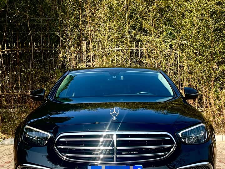 Фото 2 - Mercedes-Benz E-Class