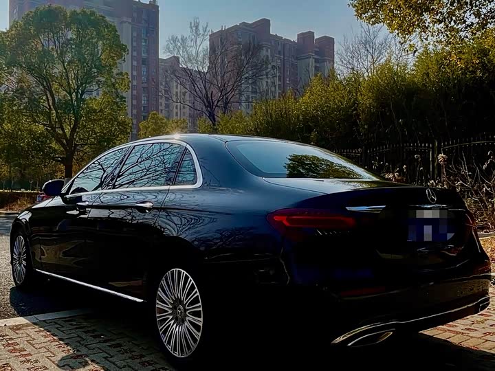 Фото 3 - Mercedes-Benz E-Class