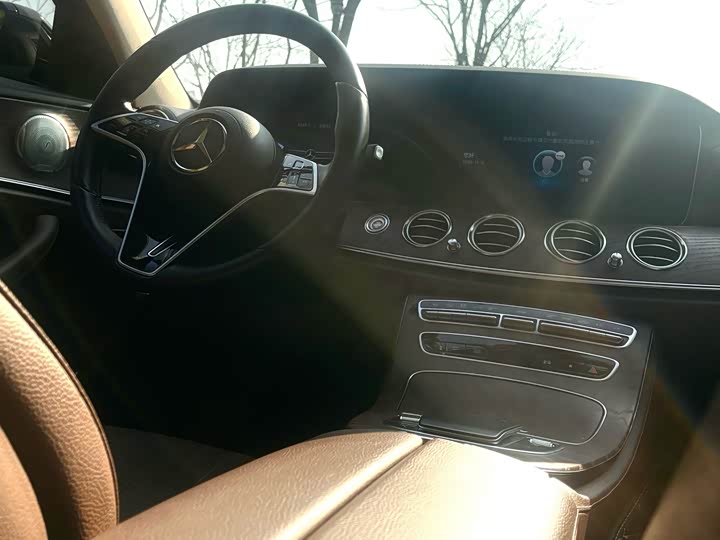 Фото 7 - Mercedes-Benz E-Class