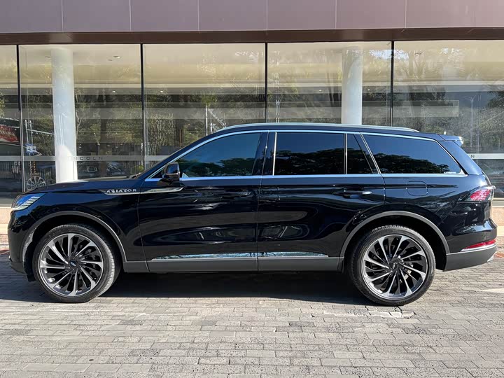 Фото 3 - Lincoln Aviator