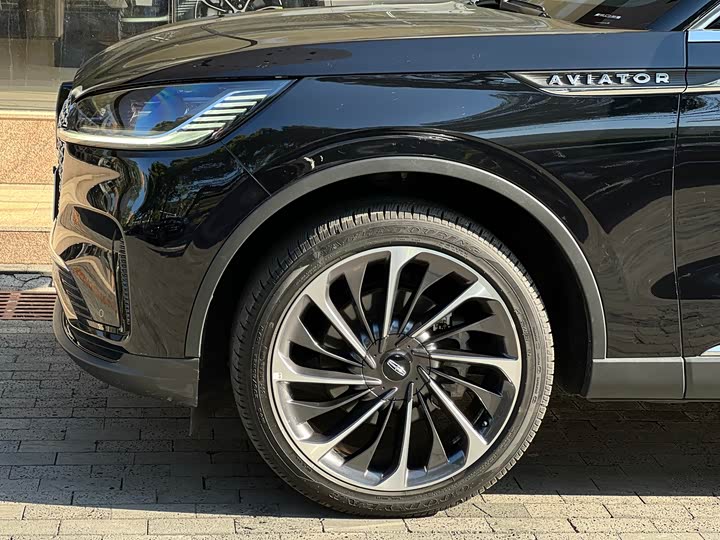 Фото 5 - Lincoln Aviator