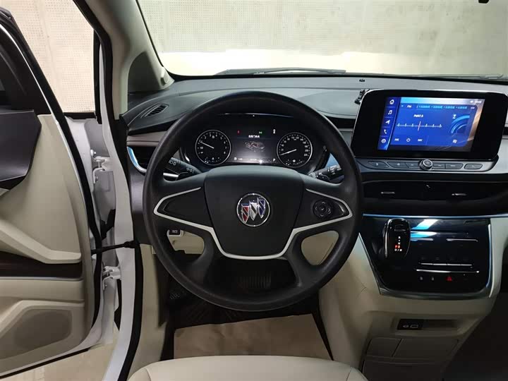 Фото 3 - Buick GL8 ES