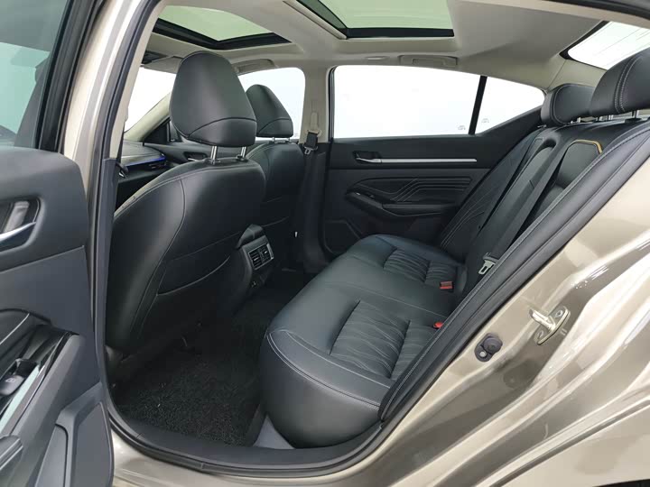 Фото 2 - Nissan Teana