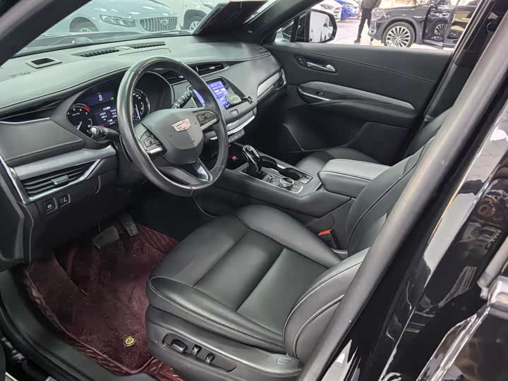 Фото 6 - Cadillac XT4