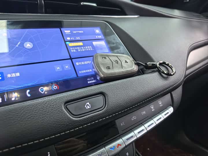 Фото 9 - Cadillac XT4