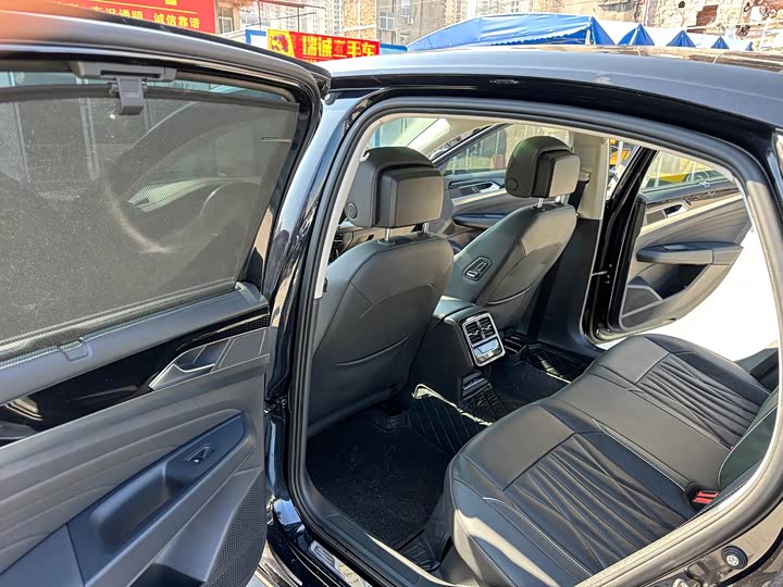 Фото 8 - Volkswagen Passat