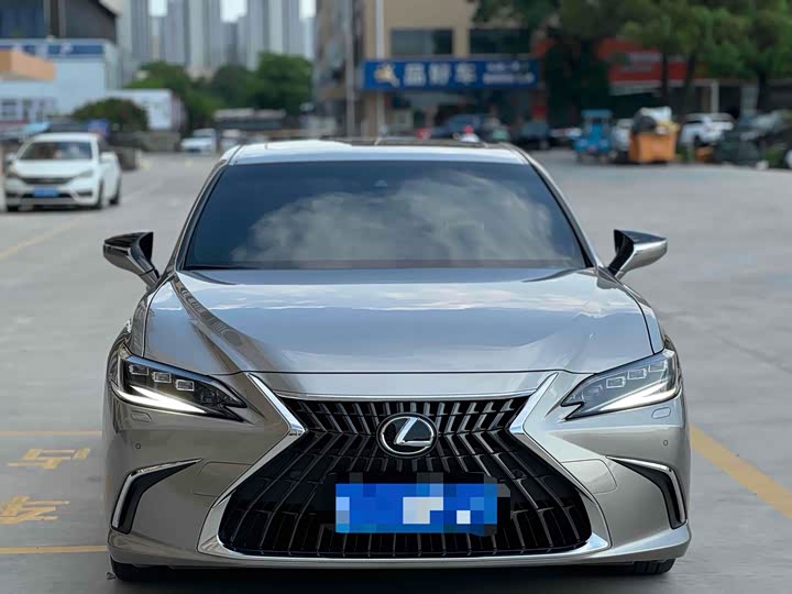 Фото 2 - Lexus ES