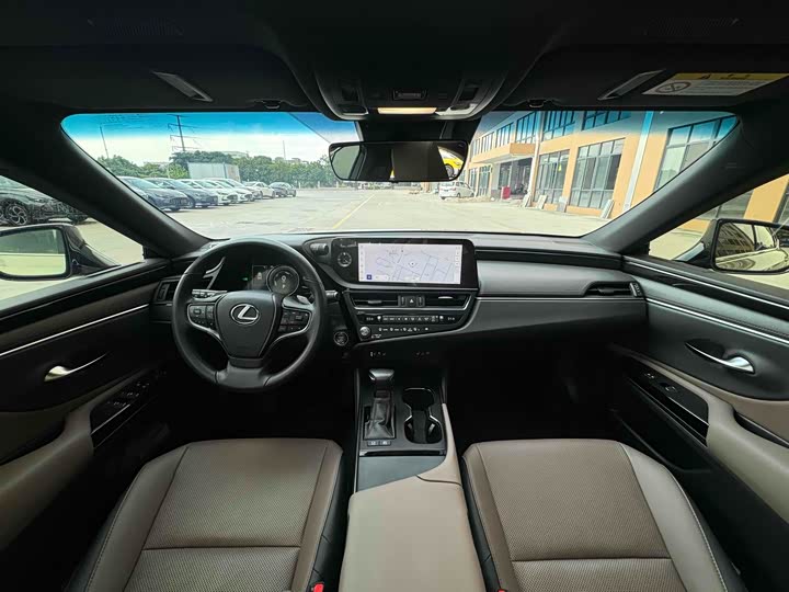 Фото 6 - Lexus ES