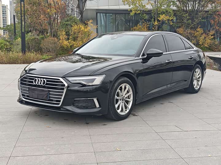 Фото 1 - Audi A6L