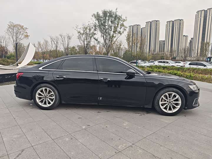 Фото 7 - Audi A6L