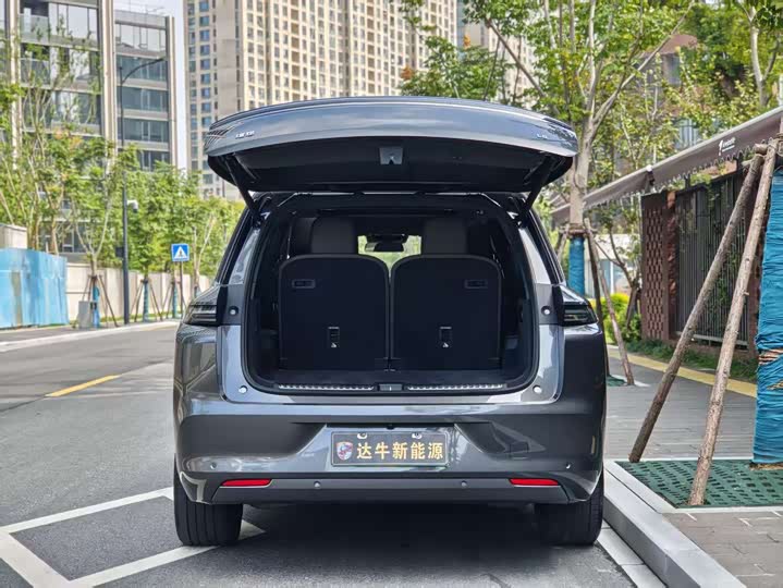 Фото 8 - LiXiang L8