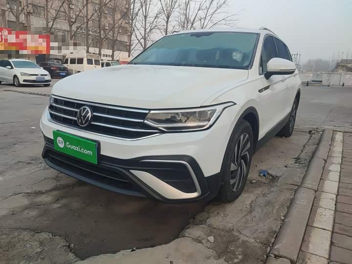 Фото 2 - Volkswagen Tiguan L Pro
